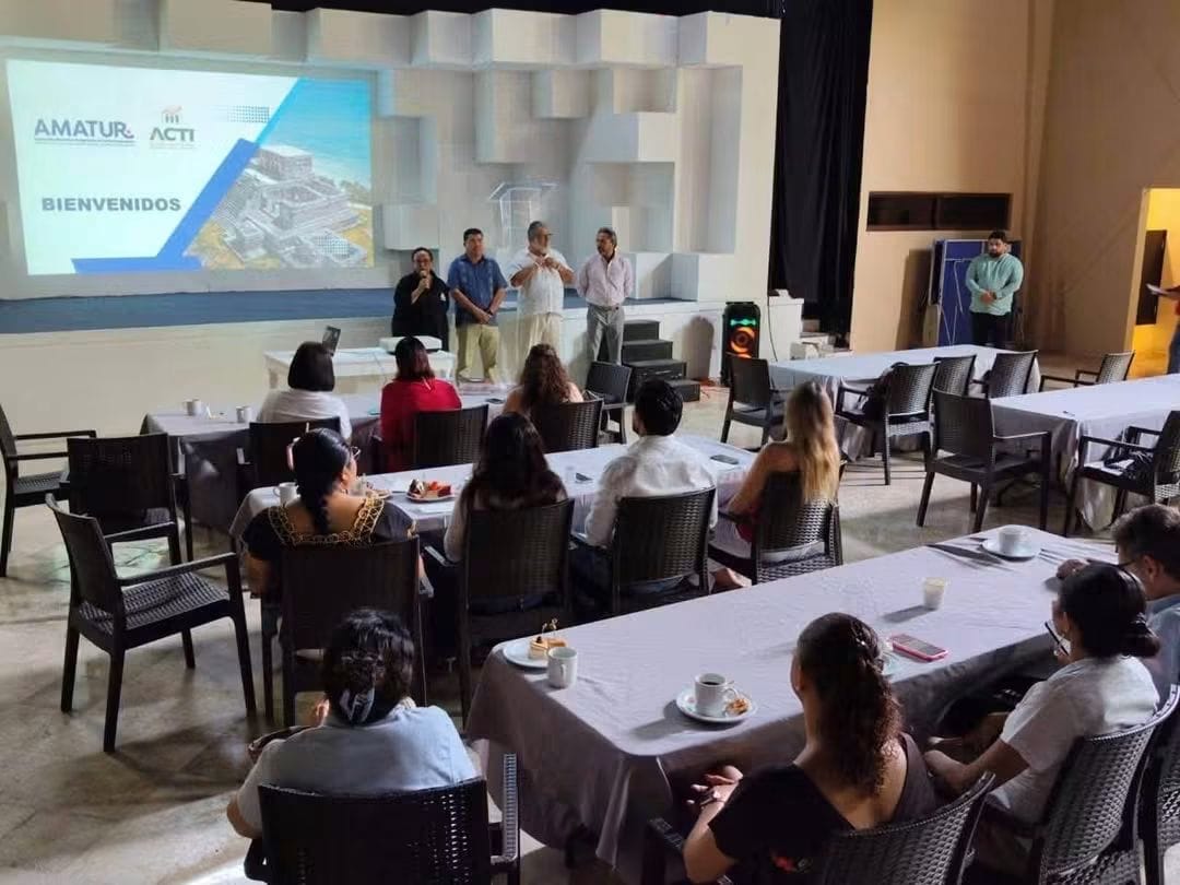 Tulum capacita a taxistas y policías en gestión de emociones