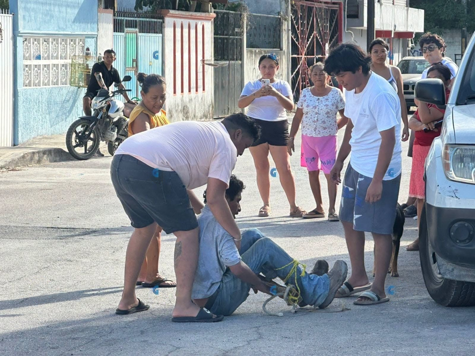 Vecinos detienen a presunto ladrón en Región 221