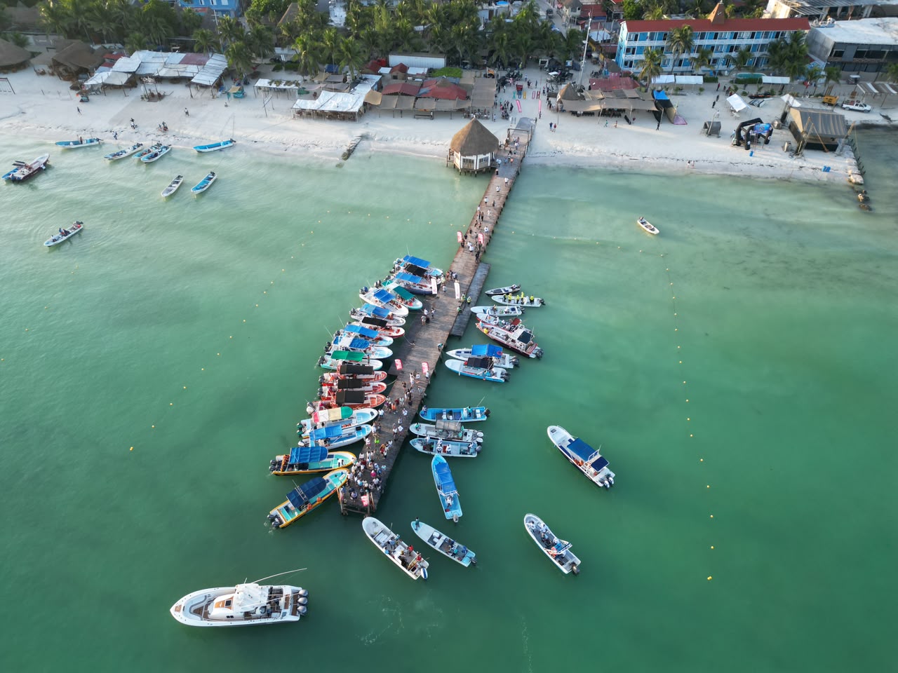 Nivardo Mena premia torneo de pesca en Holbox 2026