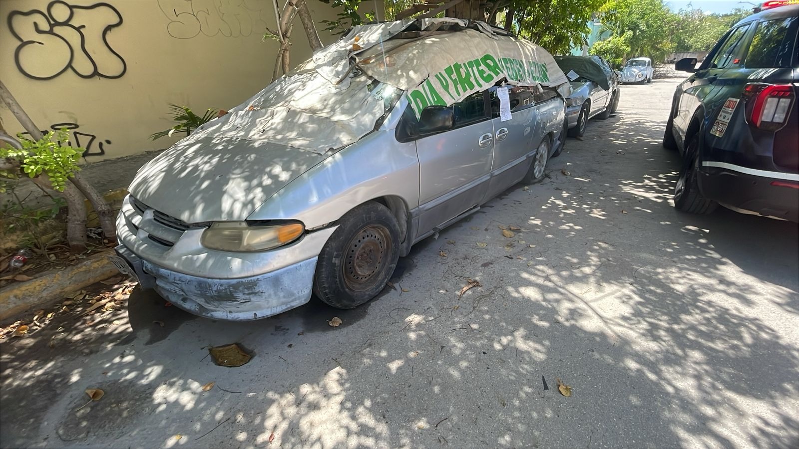 Playa del Carmen retira 2 mil 864 vehículos abandonados