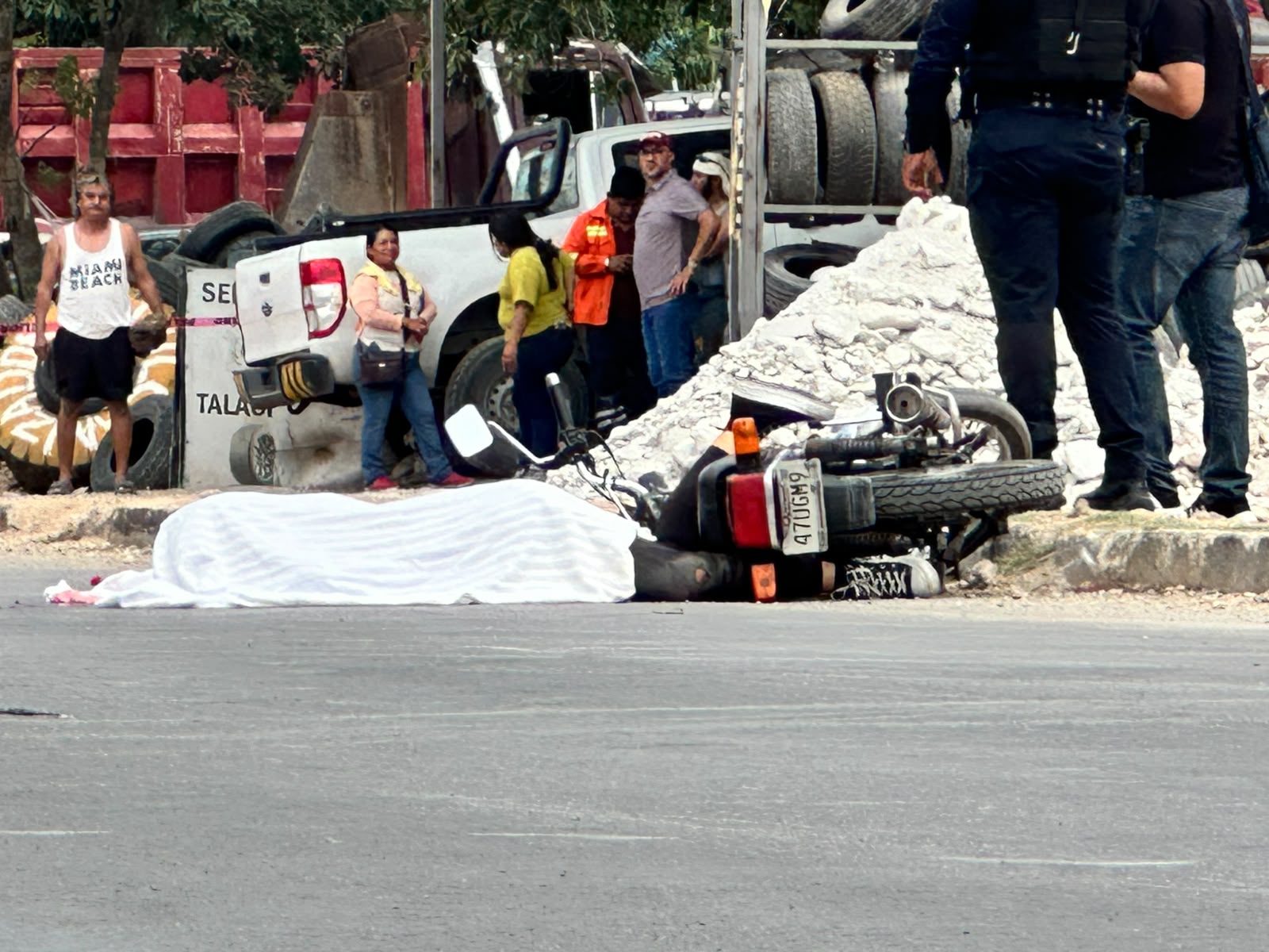 Motociclista muere aplastada por camión en Playa del Carmen