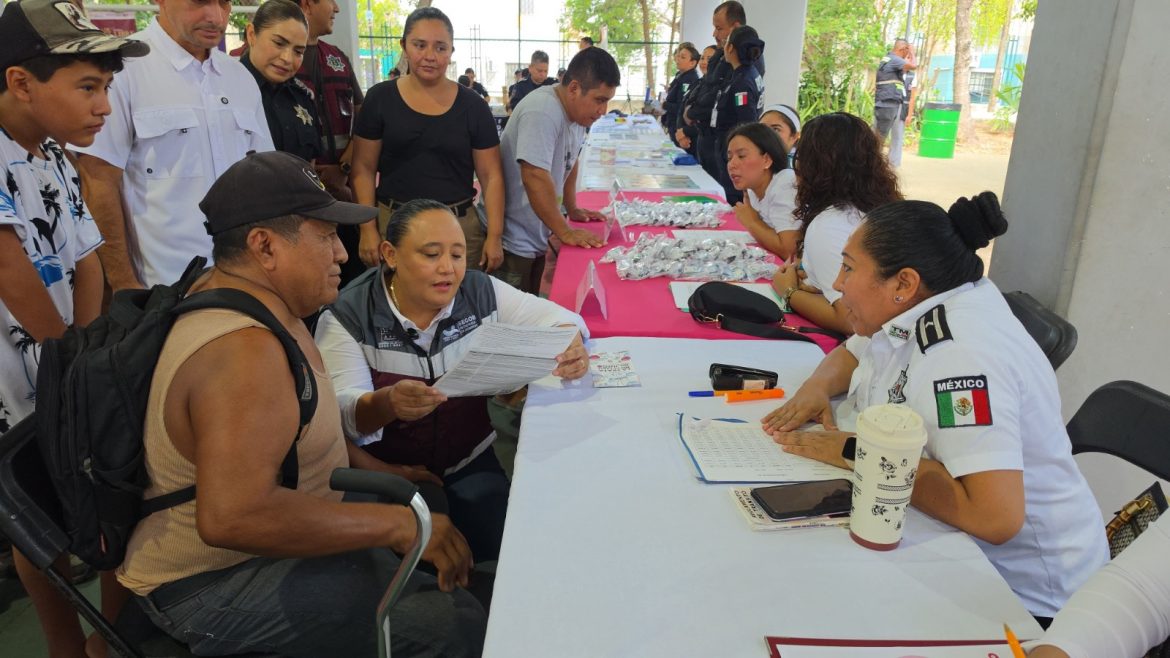 Feria de Paz acerca servicios a Villas Otoch Paraíso
