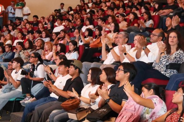 Mara Lezama da bienvenida a nuevos estudiantes UQROO