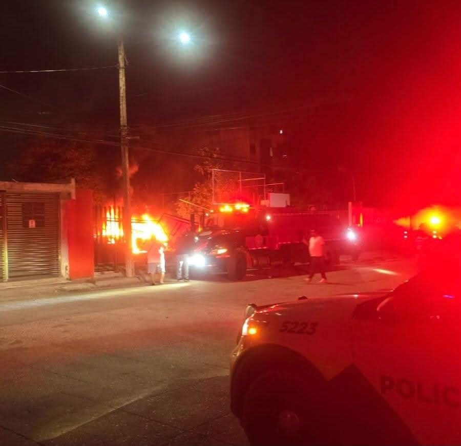 Tres jóvenes lesionados tras accidente en Colegio Libertad