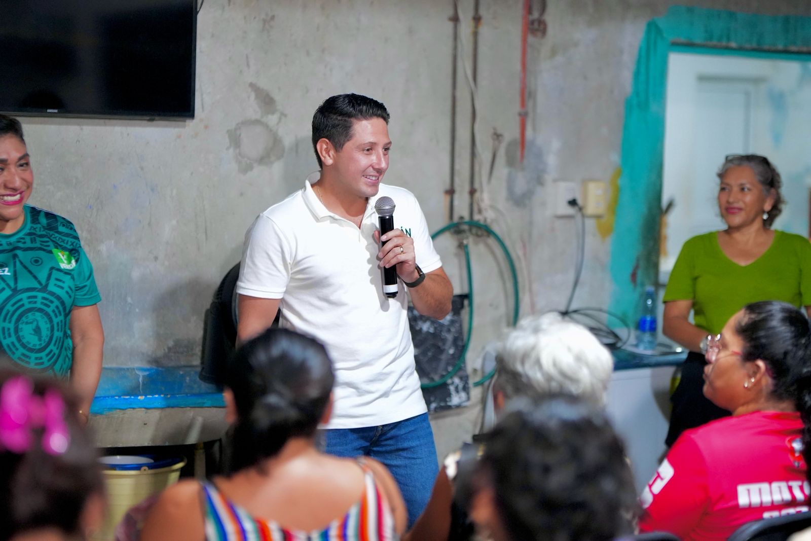 Renán Sánchez Tajonar atiende familias en San Miguel I