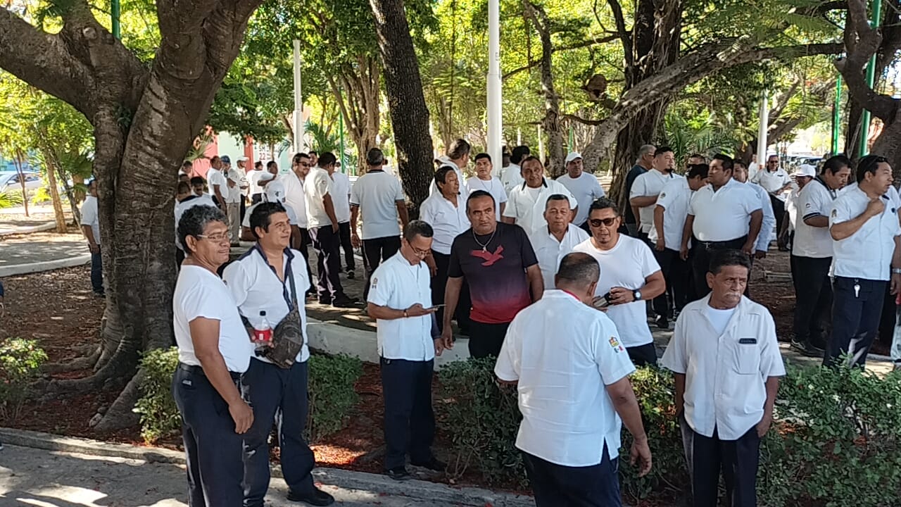 Taxistas de Cancún exigen medidas contra Uber y transporte pirata