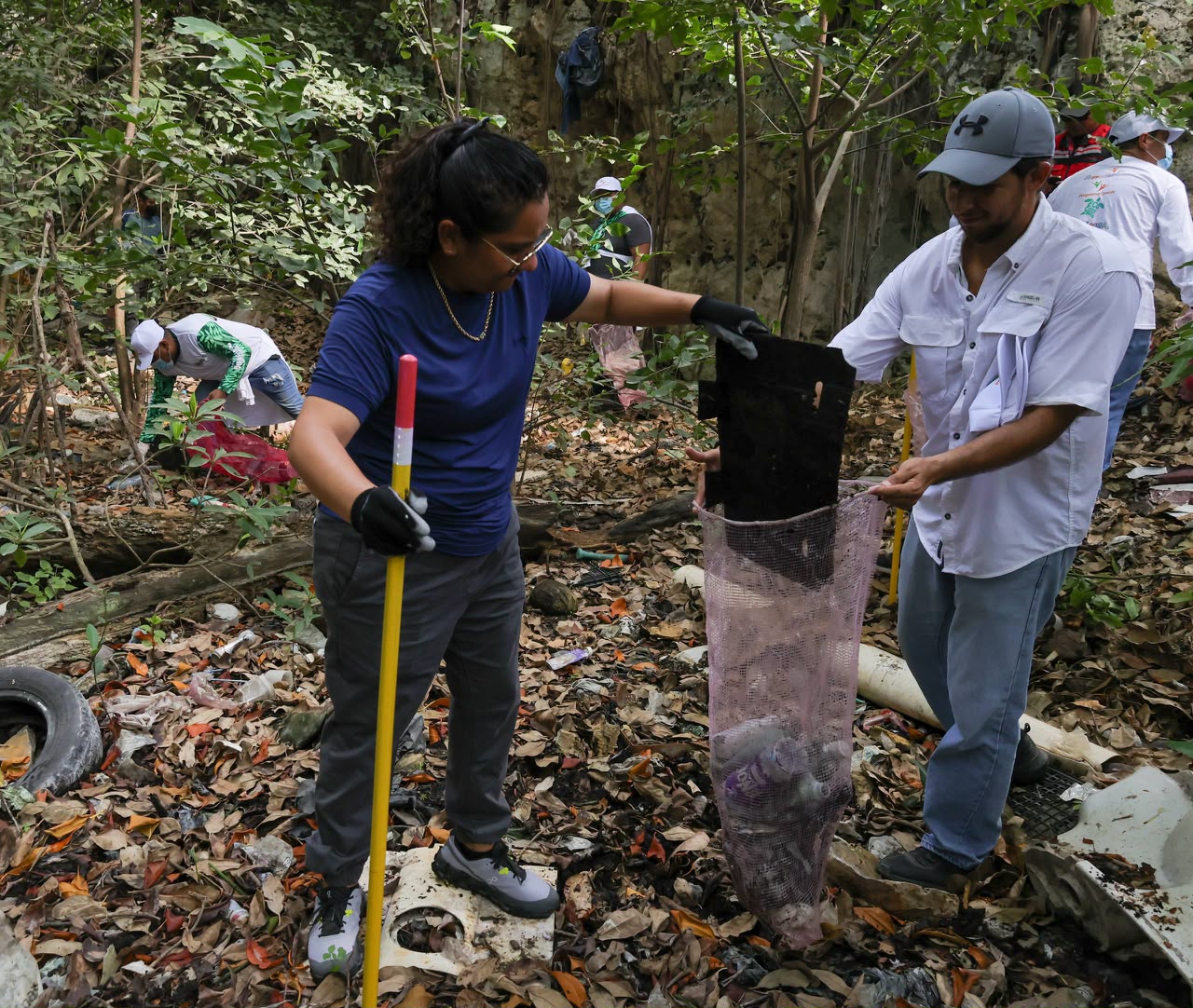 Ayuntamiento de BJ mantiene limpieza de cenotes urbanos