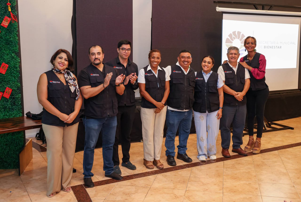 Ayuntamiento de BJ entrega chalecos a servidores públicos
