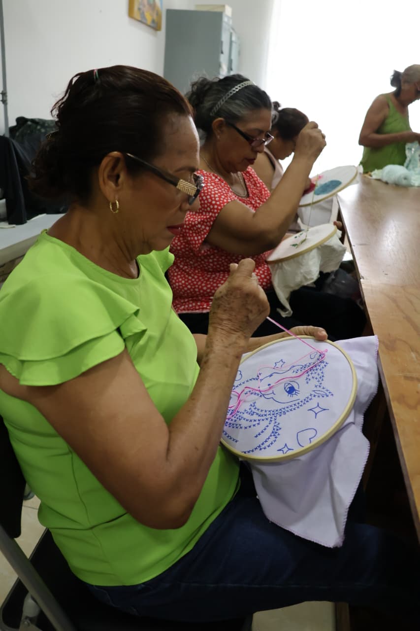 DIF Benito Juárez impulsa habilidades digitales en adultos mayores