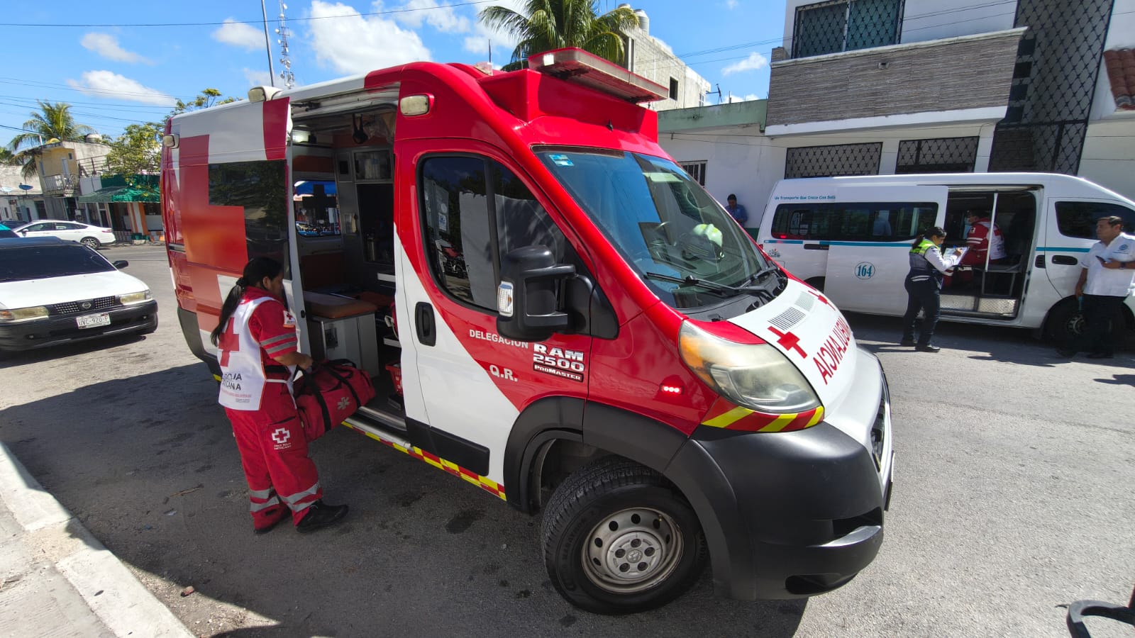 Chofer de combi lesiona a pasajero en Playa del Carmen