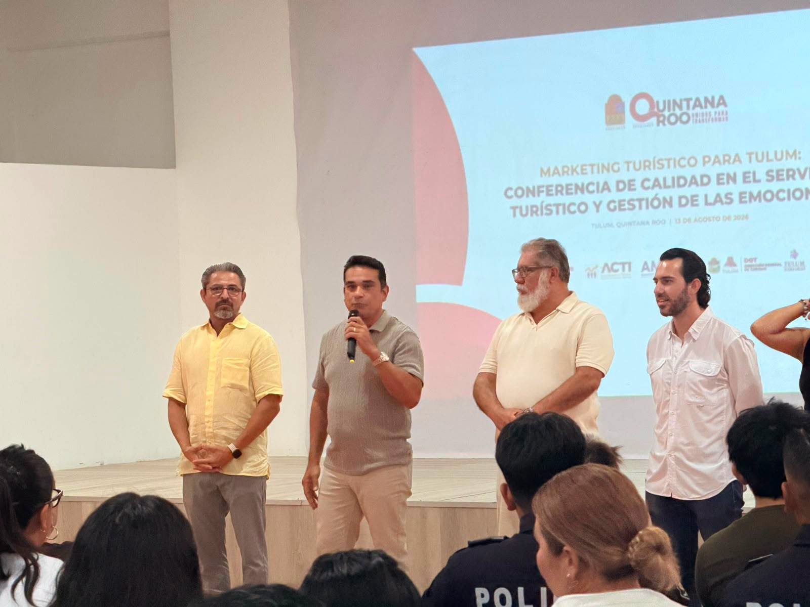 Tulum capacita a taxistas y policías en gestión de emociones