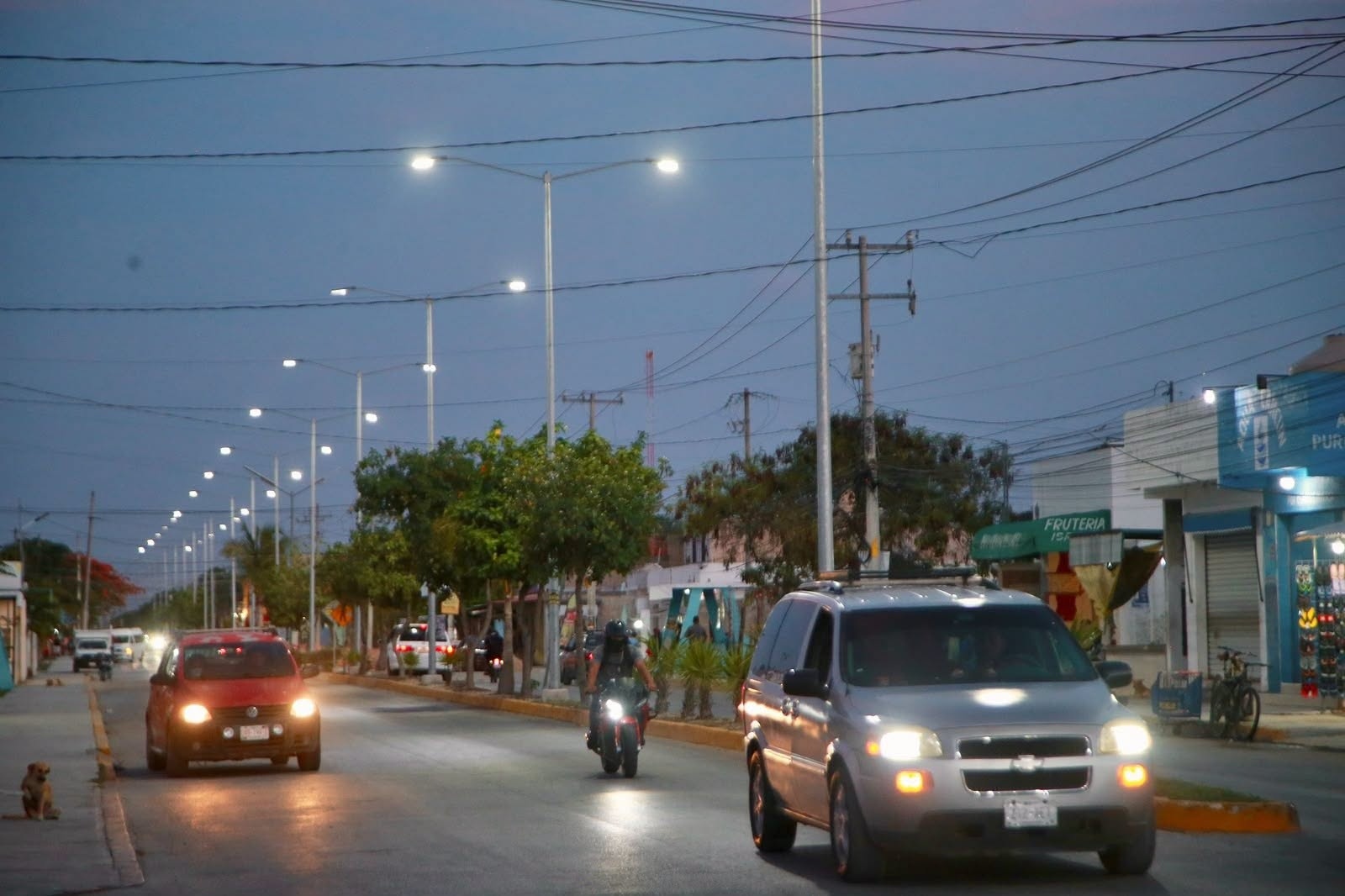 Isla Mujeres renueva alumbrado en avenida Rancho Viejo