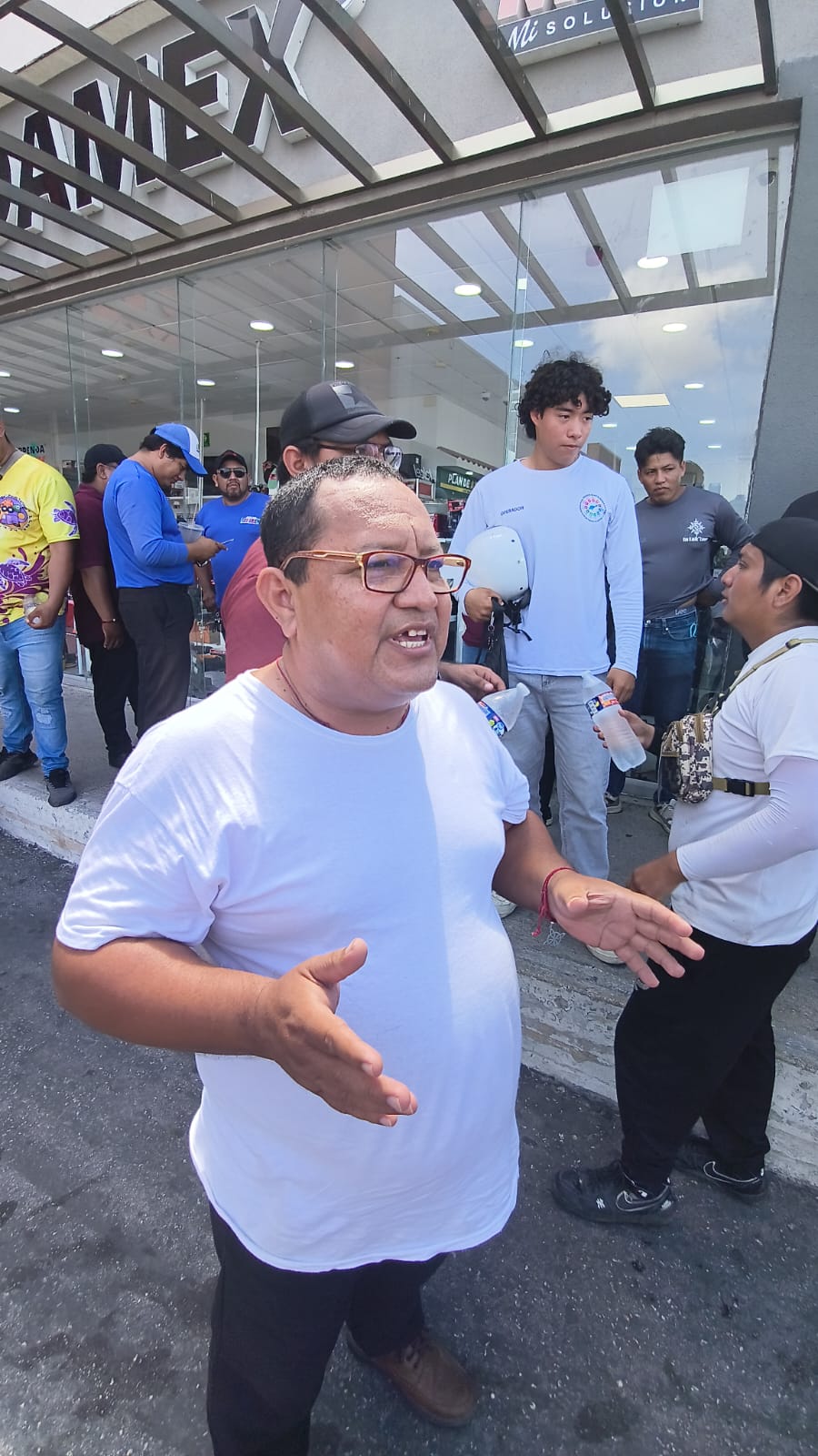 Pleito entre mototaxistas en Villas del Sol, Playa del Carmen