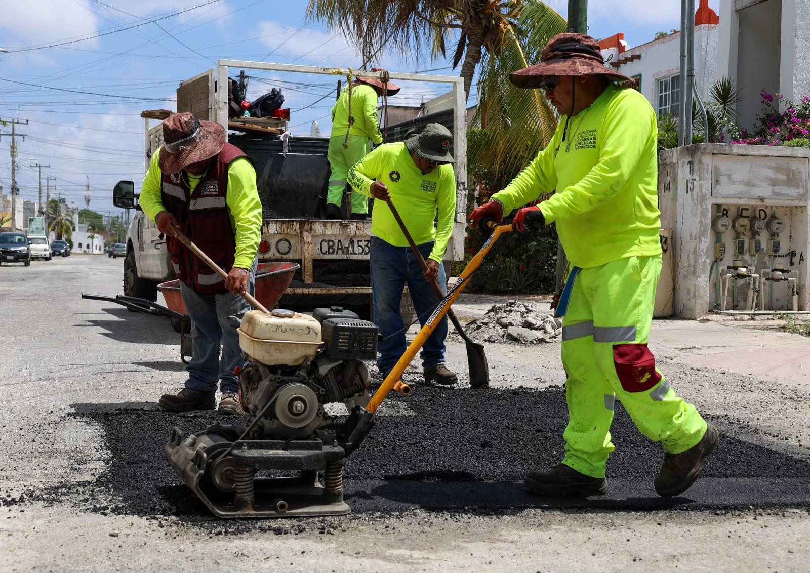 Cancún refuerza mantenimiento urbano para mejorar vialidades