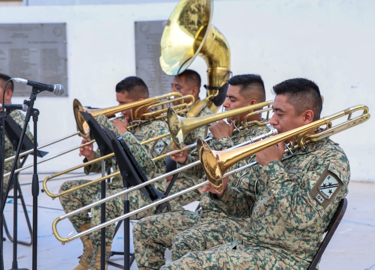 Banda Militar cautiva Playa del Carmen con concierto