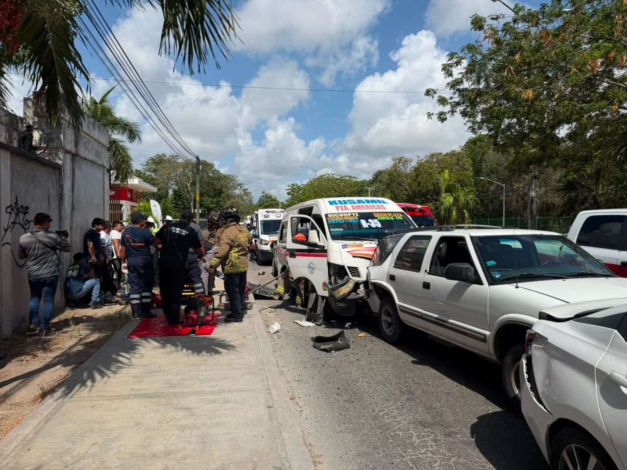 Choque en avenida Nichupté deja 17 heridos en Cancún