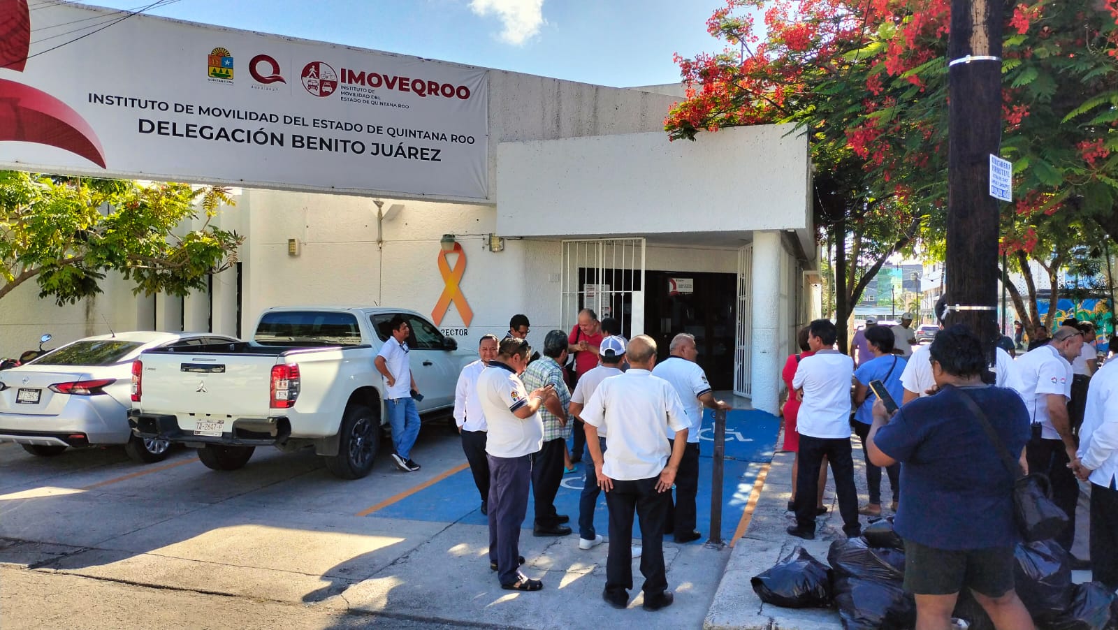 Taxistas de Cancún exigen medidas contra Uber y transporte pirata