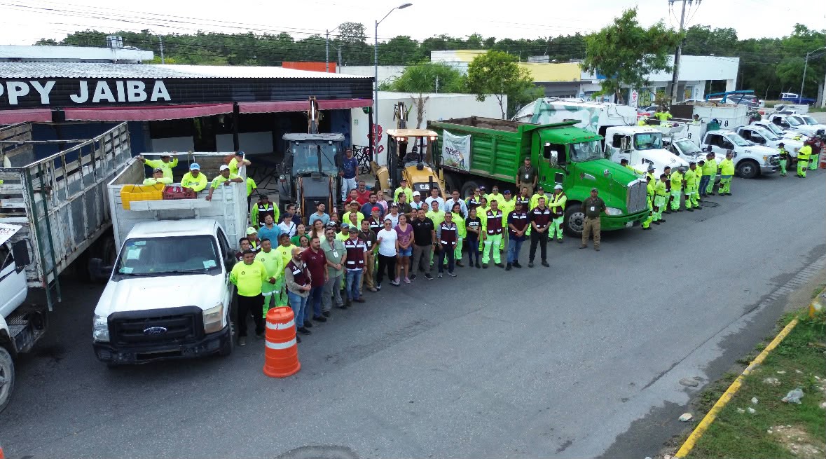 Mega brigada limpia Paseos del Mar en Benito Juárez