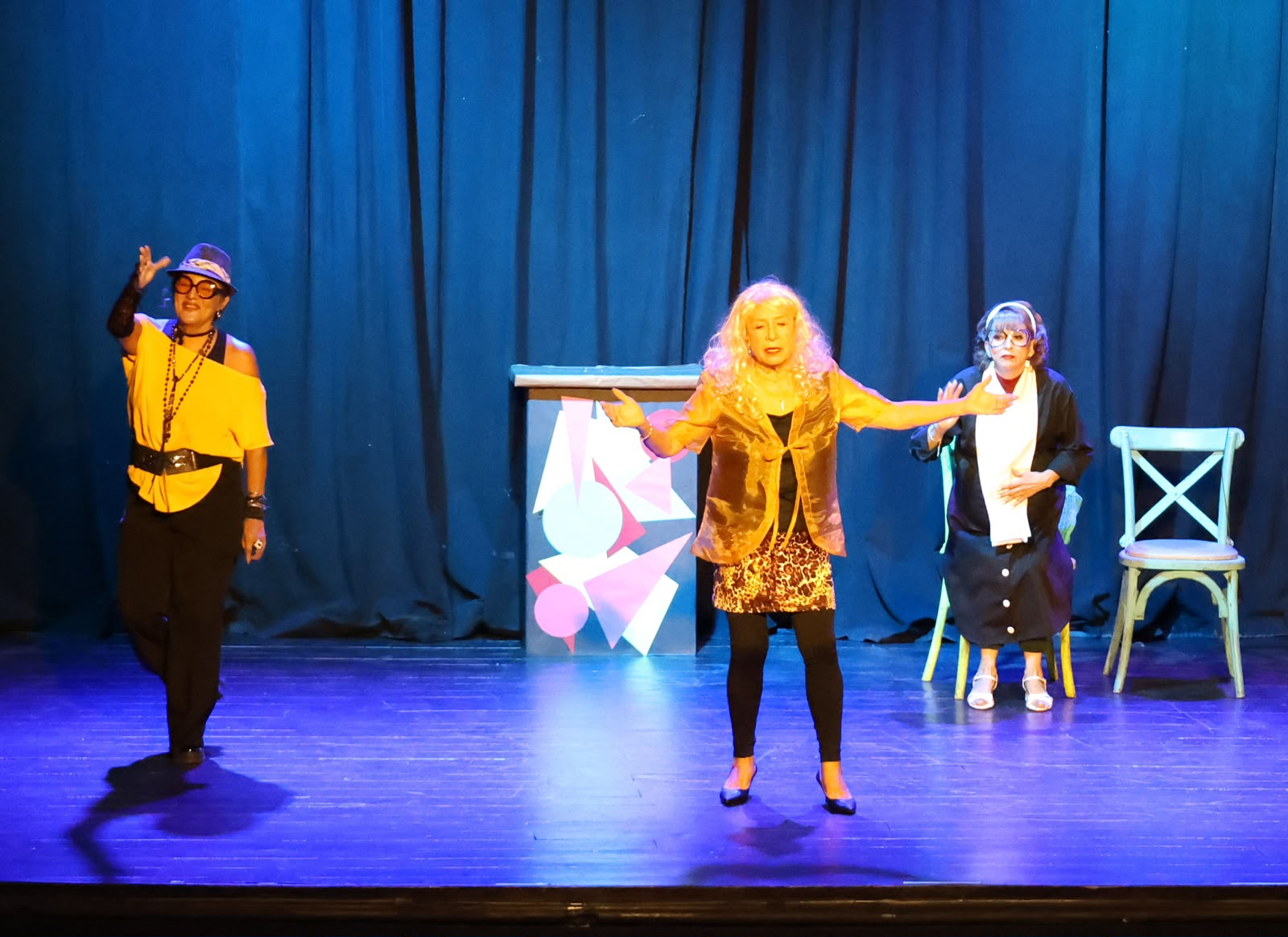 Teatro 8 de Octubre vibró con musical de Los Años Dorados