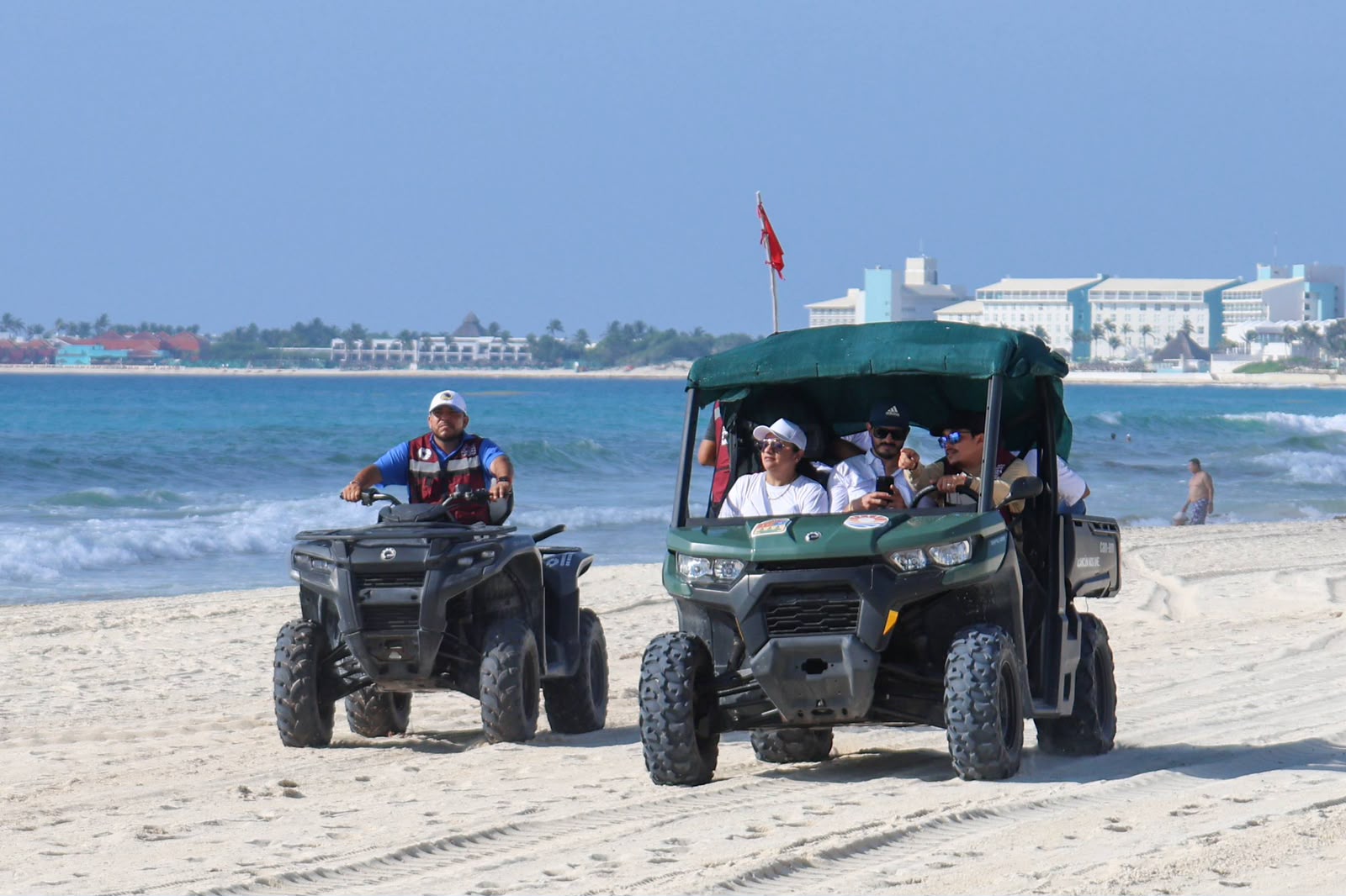 Ayuntamiento de BJ mantiene limpieza continua en playas