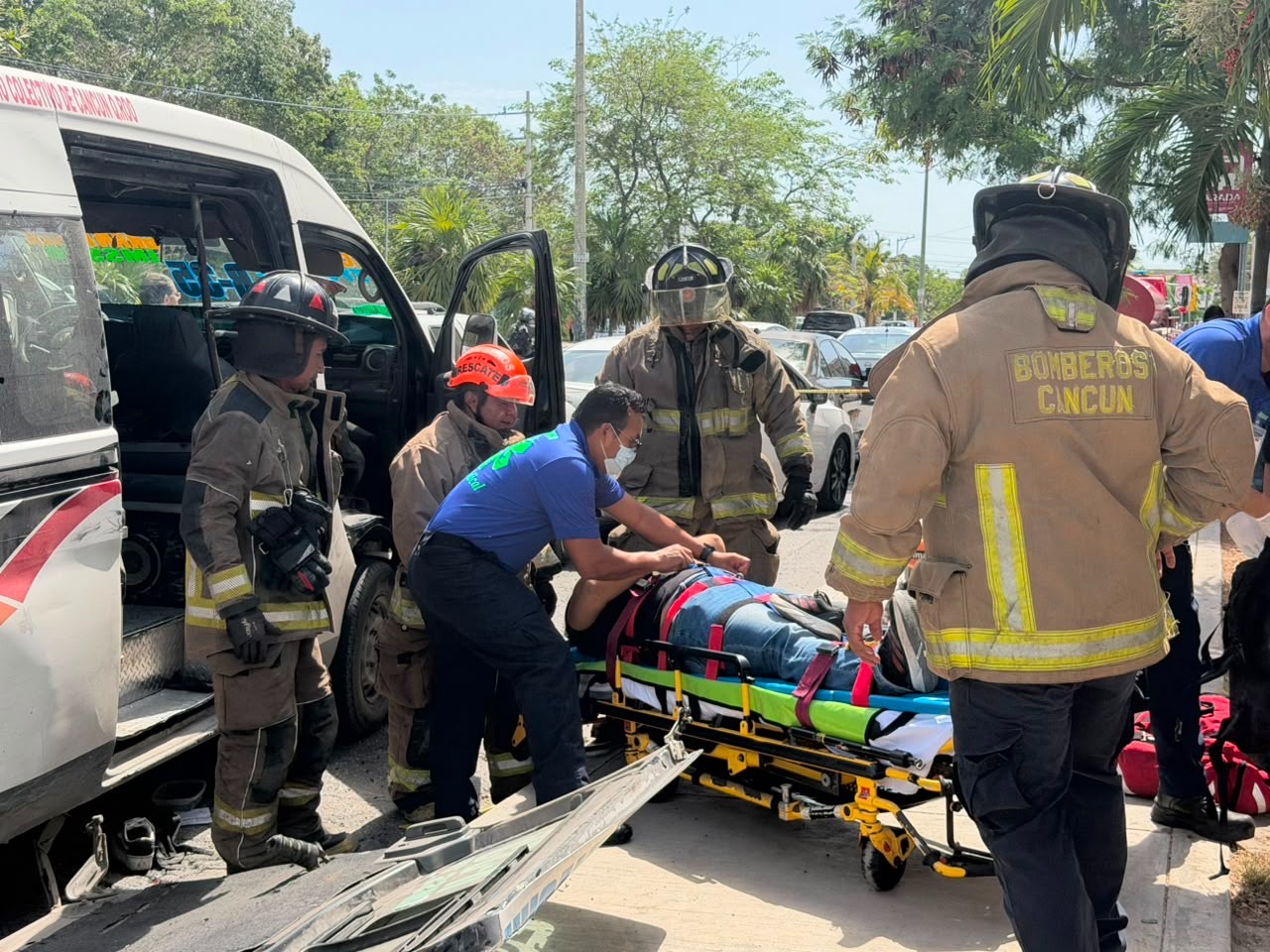Choque en avenida Nichupté deja 17 heridos en Cancún