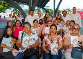 Entrega Mara Lezama apoyos funcionales en Chetumal para mejorar la movilidad de la población
