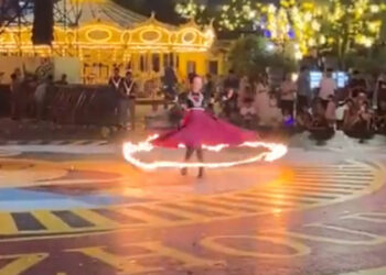 VIDEO; Bailarina queda envuelta en llamas durante espectáculo
