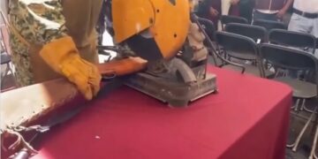 VIDEO: Escopeta se dispara durante jornada de desarme en Michoacán