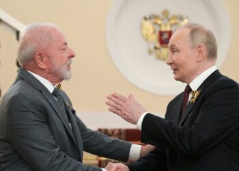 Putin y Lula fortalecen relaciones bilaterales en llamada