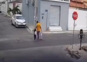 VIDEO; Hombre es privado de la vida mientras caminaba con su hija