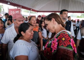 Atiende Mara Lezama de manera directa necesidades de habitantes de Lázaro Cárdenas