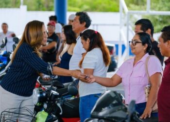 Autoridades recuperan 14 vehículos y Mara Lezama los devuelve a sus legítimos propietarios en Playa del Carmen