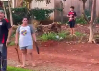 VIDEO; Mujer es atacada con un machete durante una pelea