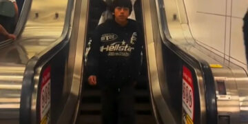 VIDEO; Joven intenta farmear aura en el Metro y recibe cachetada