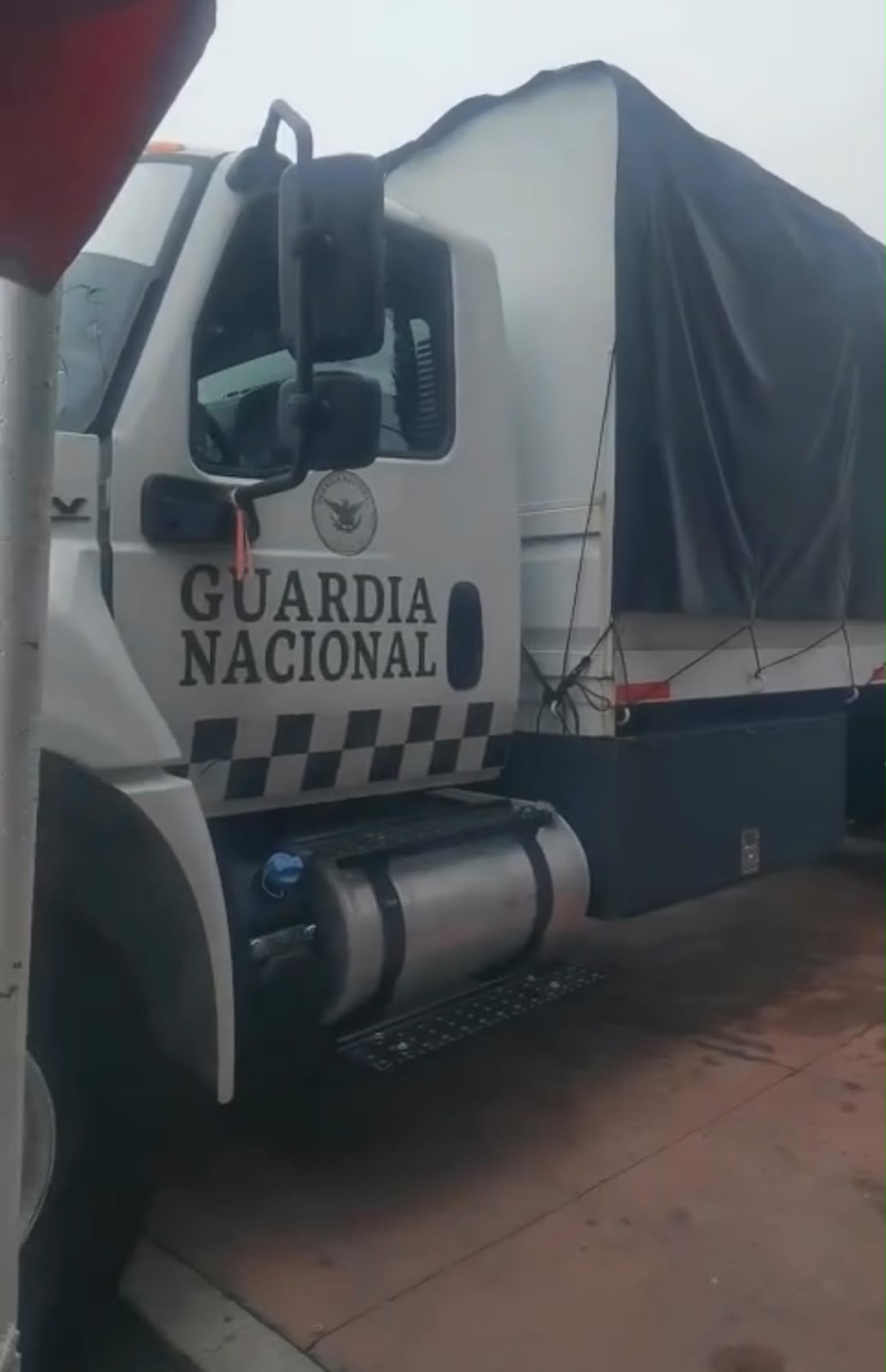 Descubren camión clonado de Guardia Nacional en Edomex