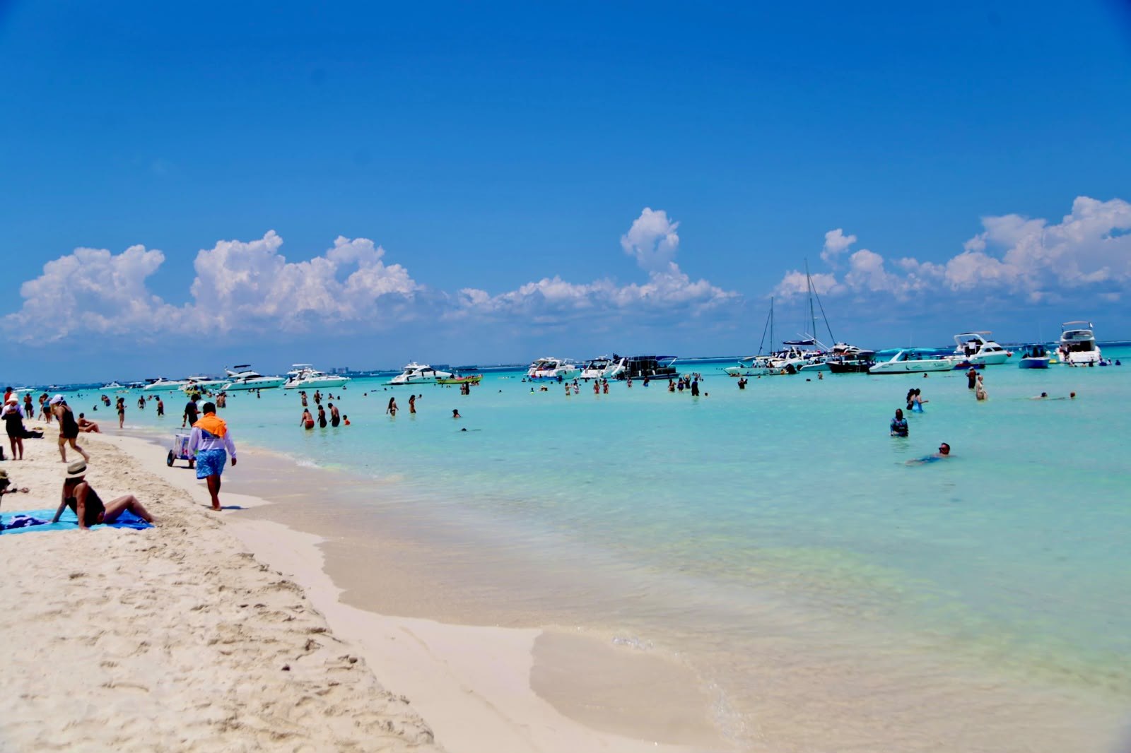 Playas de Isla Mujeres se mantienen limpias y libres de sargazo
