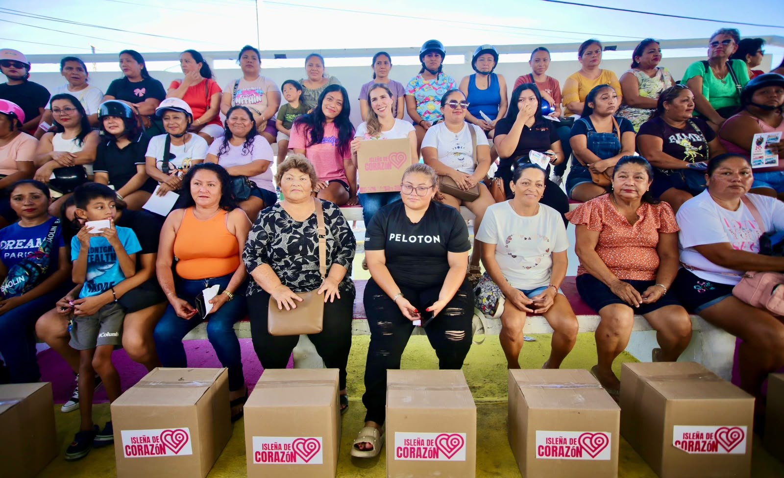 Isleña de Corazón entrega apoyos a más de 4 mil mujeres