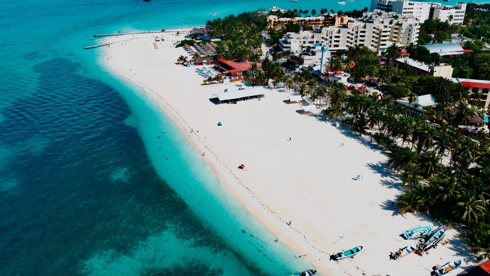 Playas de Isla Mujeres se mantienen limpias y libres de sargazo