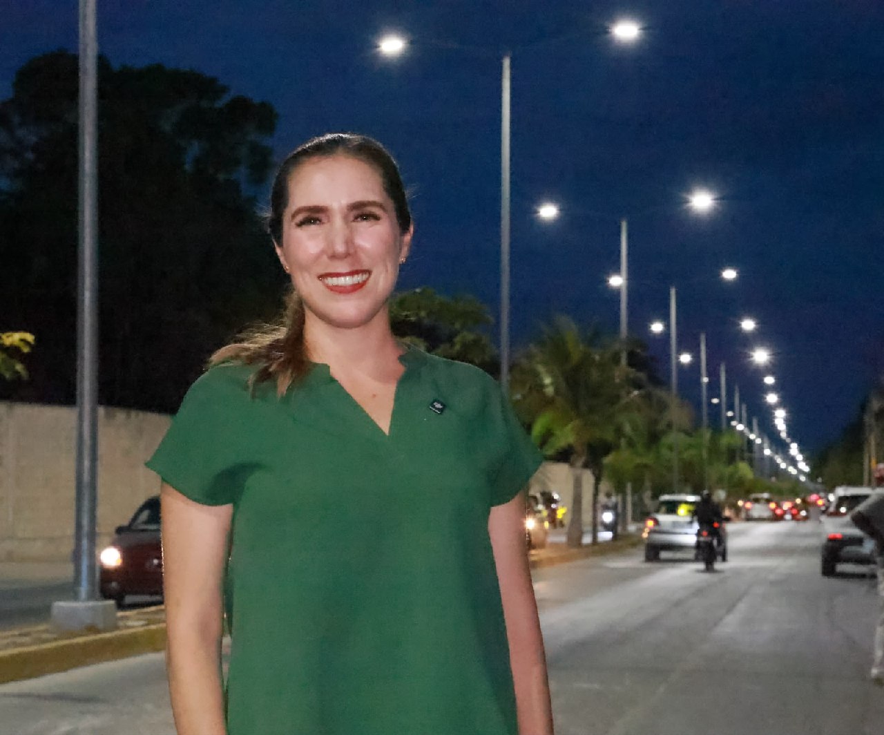 Atenea Gómez entrega alumbrado público en Rancho Viejo