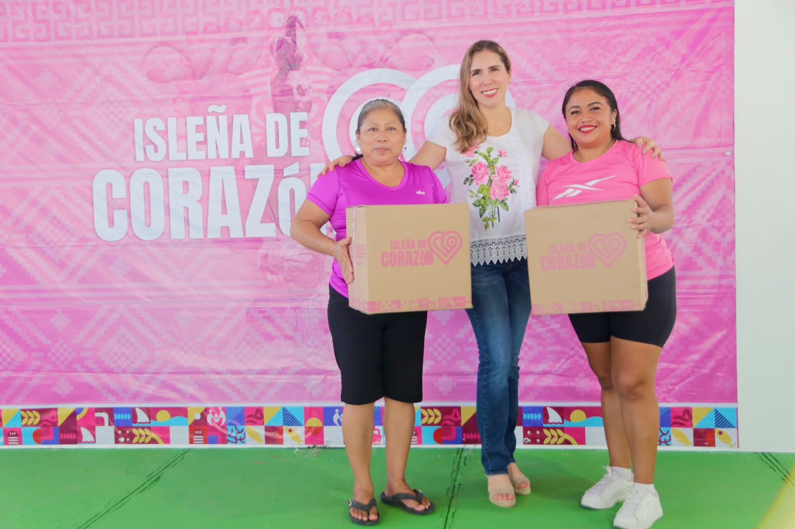 Isleña de Corazón entrega apoyos a más de 4 mil mujeres