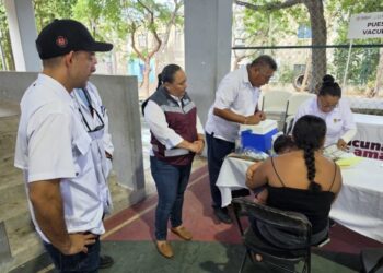 Gobierno de Quintana Roo acerca servicios y atención a familias de Villas Otoch Paraíso con Feria de Paz