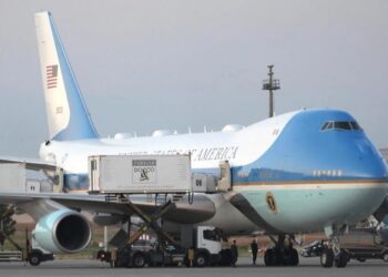 Trump cambió de avión en secreto tras cumbre de la OTAN