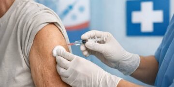 EE.UU. aprueba primera vacuna ARNm contra la gripe para adultos