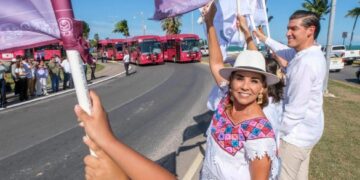 Inicia Mara Lezama operación de MOBI Chetumal con los primeros autobuses eléctricos TARUK, hechos en México