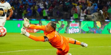 Pumas y Necaxa empatan en intensa lluvia en Ciudad Universitaria