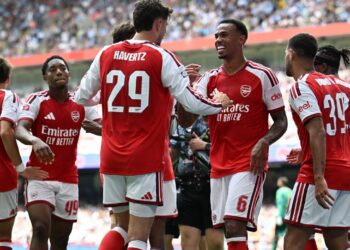 Arsenal ficha a Ezri Konsa y busca nuevo Kvaratskhelia