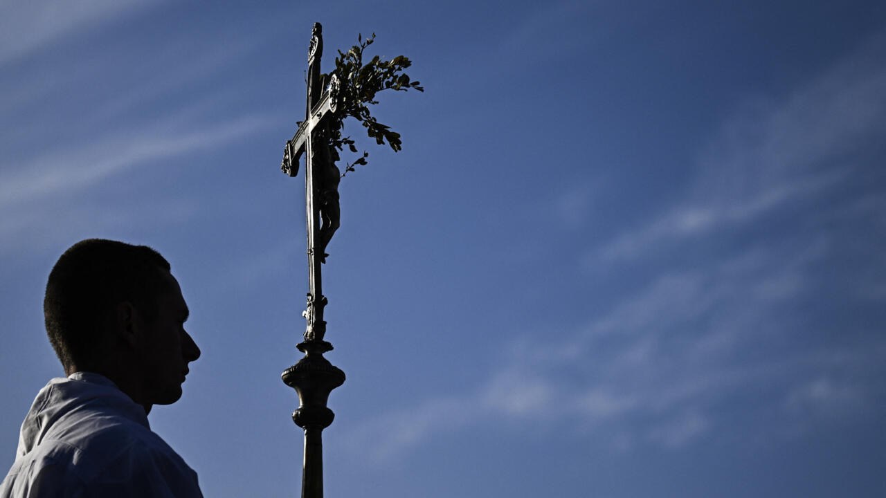 Francia registra aumento de bautismos y fervor por el Papa