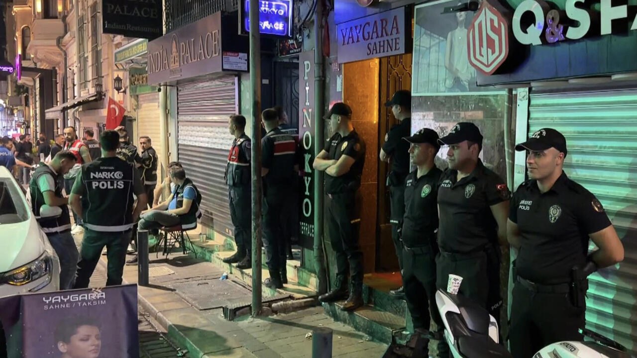 Turquía detiene a más de 60 en redadas contra comunidad LGBTIQ+