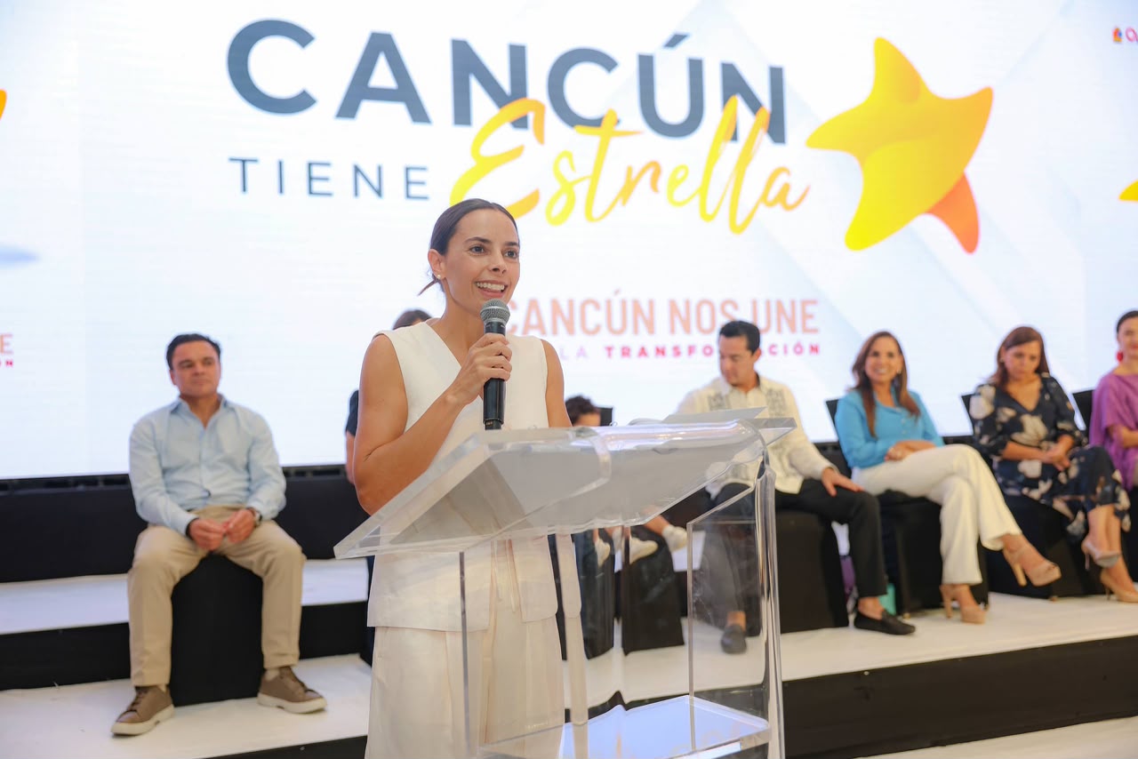 Ana Paty Peralta premia a 47 colaboradores turísticos