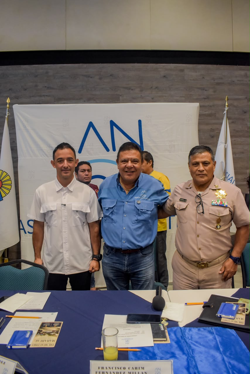 Inician retiro de embarcaciones abandonadas en Laguna Nichupté
